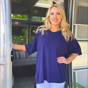 Boutique Navy Low-Slit V-Neck Tee-2x